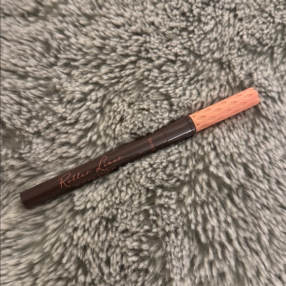 Benefit Cosmetics Roller Liner Waterproof Liquid Eyeliner in Brown - Picture 2 of 2